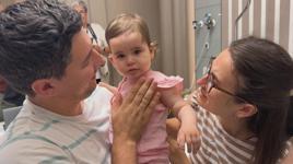 14 aylık bebek anne ve babasının sesini ilk kez duydu