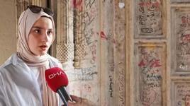 İki sarayı birbirine bağlayan tarihi geçit, yazı tahtasına döndü