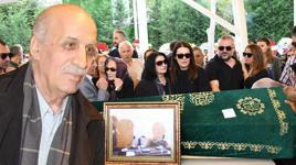 İrem Sak babasını gözyaşlarıyla toprağa verdi! Sevgilisi yalnız bırakmadı