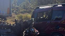 Katliam gibi kaza! Otomobil TIR'a arkadan çarptı: 3 ölü, 2 ağır yaralı