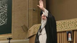 Hamaney yanında tüfekle hutbeye çıktı, İsrail'e savaş mesajı!