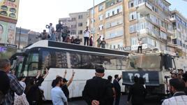 Diyarbakır’da izinsiz gösteride terör propagandası yapan 6 kişi gözaltına alındı