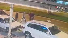 Kavgadan kaçarken çelme takılarak düşürüldü, üzerinden otomobil geçti