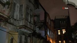 Fatih'te metruk binada çökme meydana geldi: 3 bina tahliye edildi