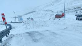 Ardahan'da tipi ve fırtına ewtkili oldu