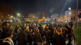 İşlek cadde ve meydanlarda yılbaşı hareketliliği