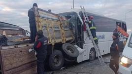 Konya’da yolcu otobüsü kamyona çarptı! Ölü ve yaralılar var