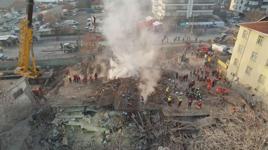 Konya’da çöken binanın enkazı dron ile havadan görüntülendi