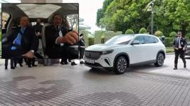 Cumhurbaşkanı Erdoğan ile Enver İbrahim arasında Malezya'da gülümseten anlar