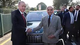 Erdoğan, Pakistan Başbakanı Şerif'e Togg hediye etti