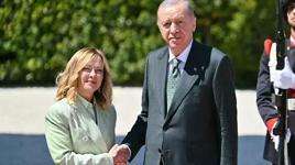 Cumhurbaşkanı Erdoğan, Roma’da Meloni tarafından resmi törenle karşılandı