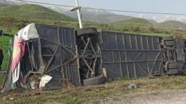 Van'da yolcu otobüsü devrildi: Çok sayıda yaralı var