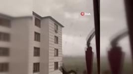Bingöl’de fırtına etkili oldu: Çatıdan kopan parça çocuğun üzerine düştü