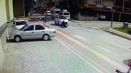 Otomobille çarpıştı, havada taklalar attı