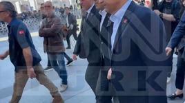 Özgür Özel'e yumruklu saldırıyı gerçekleştiren şüphelinin tören öncesi görüntüleri ortaya çıktı