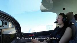 Gökyüzünde evlilik teklifi: Diz çökmemek için yaptın bunu değil mi