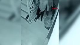 Kar maskeli 4 şüpheli, husumetlilerinin kapısını parçalayıp kaçtı; o anlar kamerada