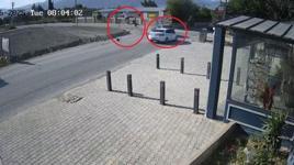 Motosiklettekiler metrelerce havaya uçtu