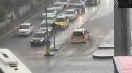 Meteoroloji birçok kent için uyarmıştı! Yollar göle döndü, ahır sele teslim oldu