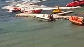 Bodrum'da turistlerin çekildiği deniz yatağının iskeledeki tekneye çarpması kamerada; 3 yaralı
