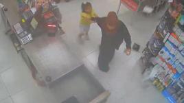 Konya'da meydana gelen 5.2'lik depremde yaşanan panik anları kamerada