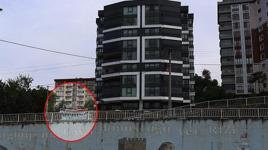 Karadeniz aklı yine iş başında! 38 yıllık kayığını evine taşıdı: 'Bu sitenin adresini herkes bilir'