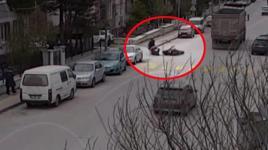 Kaza böyle geldi! Dönüş yapmak isteyen motosikletli...