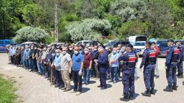 Kent diken üstünde! 1,5 yaşındaki bebek öldü, cenazesine herkes maskeyle katıldı