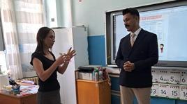 Yıllar sonra ilkokul öğretmeninin karşısına çıktı: Aynısın, seni gözlerinden tanıdım