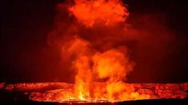 Hawaii'de Kilauea Yanardağı'ndan 300 metreye ulaşan lavlar!
