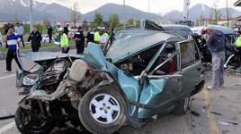 Beton mikseri araçlara çarptı
