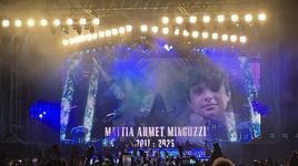 Gun's N' Roses İstanbul konserinde Mattia Ahmet Minguzzi'yi andı