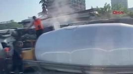 Küçükçekmece D-100 yan yolda beton mikseri devrildi