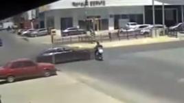 Kazayı gören olay yerine koştu! Işık ihlali...