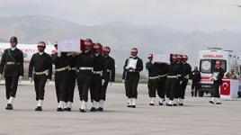 Pençe-Kilit Harekatı bölgesinde şehit olan 6 asker için Hakkari'de tören düzenlendi