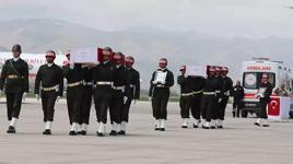 Pençe-Kilit Harekatı bölgesinde şehit olan 6 asker için Hakkari'de tören düzenlendi