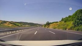 Çatalca'da motosiklet sürücüsünün tehlikeli hareketleri kamerada