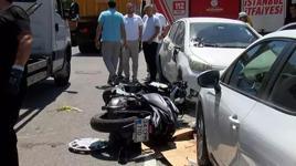 Üsküdar’da 3 araç birbirine girdi: Motosiklet sürücüsünün ayağı koptu