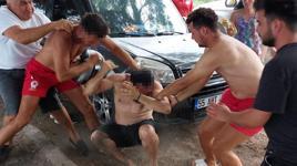 Cankurtaran vatandaşı yumrukladı! Kavganın nedeni pes dedirtti