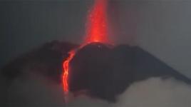 Kamçatka’daki yanardağ lav püskürtmeye başladı! Volkanik bomba uyarısı