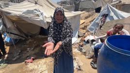 Paraşütle indirilen insani yardımlar Filistinli ailenin çadırını yıktı, 2 kişi yaralandı