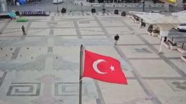 Balıkesir’deki 6.1 büyüklüğündeki deprem kamerada... Güvenlik kamerası bile sarsıntıya dayanmadı