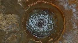 Tuz Gölü havzasındaki tarlada 1 yıldır su fışkırıp, kayboluyor