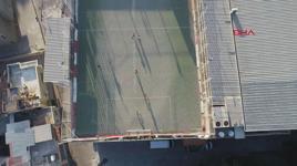 5 katlı binanın damında futbol