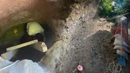 Rüyasında gördü! Oturduğu evin bahçesini 12 metre kazdı... Akılalmaz son