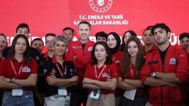 Bakan Bayraktar TEKNOFEST gençliğiyle buluştu: Türkiye’nin nükleer geleceği için çok önemli!