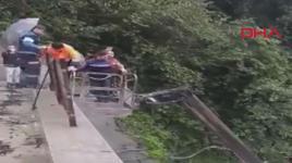 Rize'de tünel inşaatında mahsur kalan işçileri kurtarma kamerada