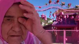 Isparta'nın pembe renk tutkusuyla bilinen 'Barbie Teyzesi' pembe evine mahkum kaldı