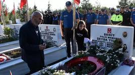 Şehit polis Şeyda Yılmaz, Sivas'ta kabri başında anıldı
