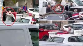 Biri araçtan sopayla indi, diğeri tabancayı çıkardı! Trafik terörü kamerada